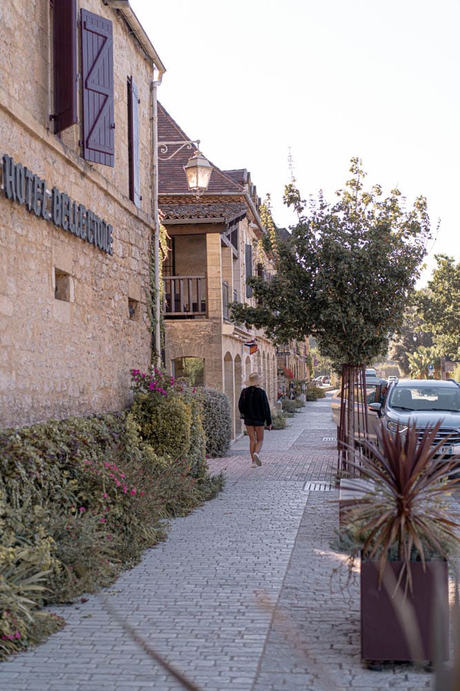 Dans les rues de La Roque Gageac, l'un des plus beaux village de France, Dordogne Incontournable