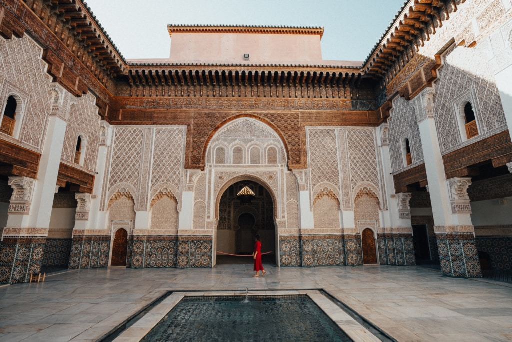 Medersa Ben Youssef, une ancienne école coranique à l'architecture traditionnelle, à découvrir à Marrakech