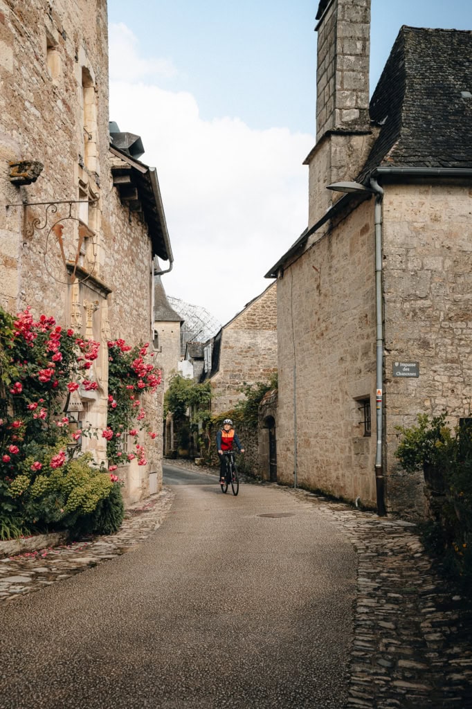 Turenne plus beaux villages de France et son château, un voyage bas carbone et nature, une itinérance vélo en Corrèze, Nouvelle Aquitaine