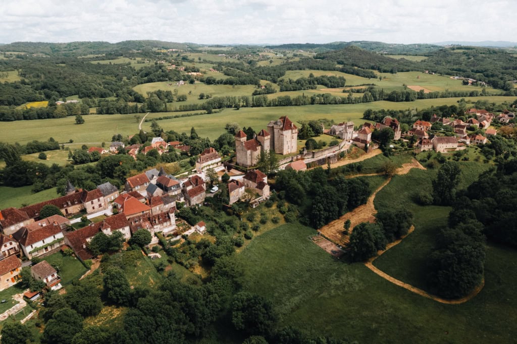 Curemonte plus beaux villages de France et son château, un voyage bas carbone et nature, une itinérance vélo en Corrèze, Nouvelle Aquitaine